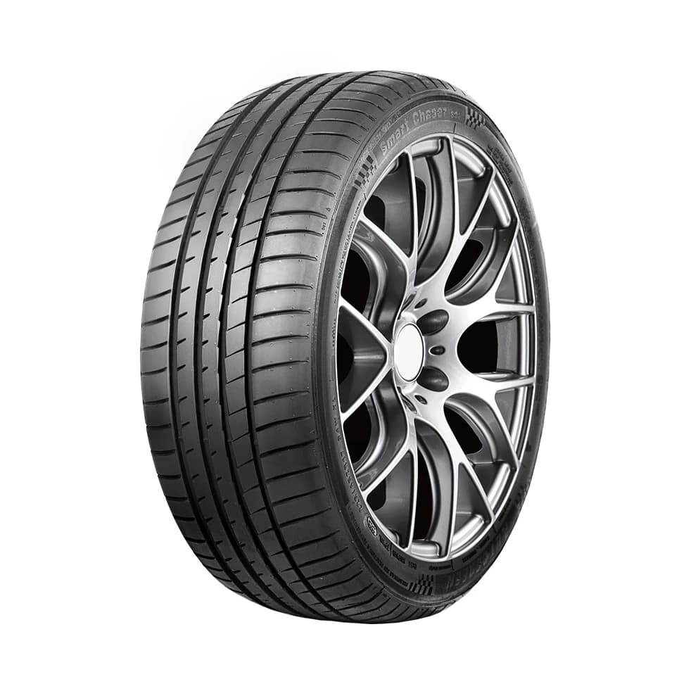 Autogreen Smart Chaser SC1 tyre — three-quarter studio view with Smart Chaser SC1 sidewall lettering
