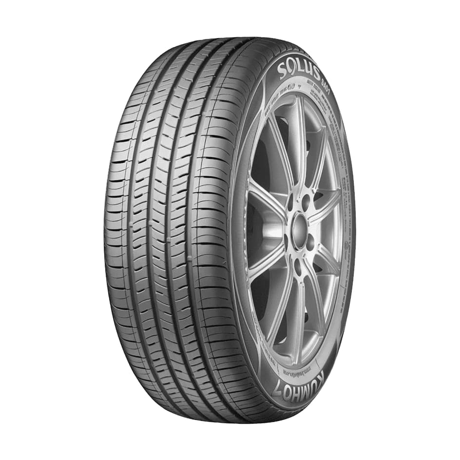 Kumho Solus SA01 KH32 tyre — three-quarter studio view