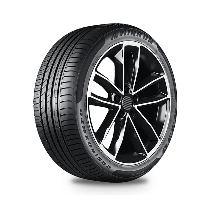 Winrun R330 tyre — three-quarter studio view with WINRUN and R330 sidewall lettering